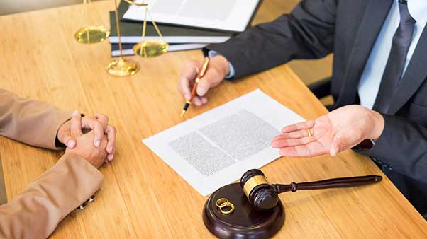 Legal advice of lawyer and consoling to his clients